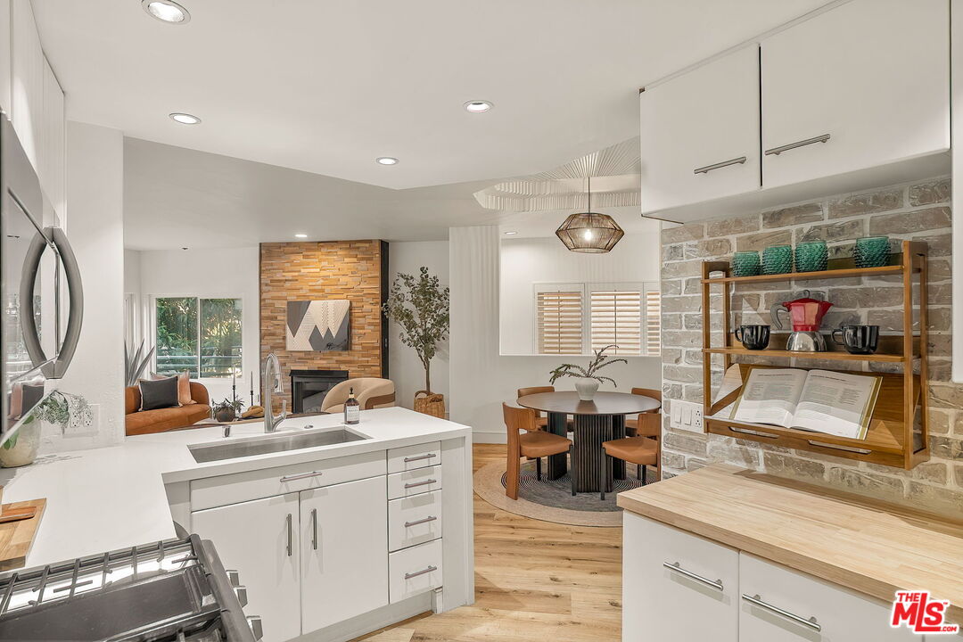1160 Granville Ave Unit: 104