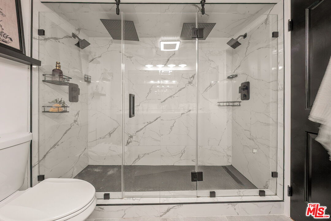 1160 Granville Ave Unit: 104