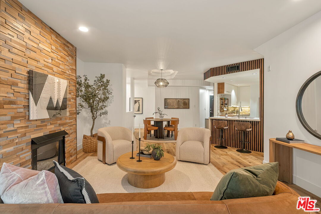 1160 Granville Ave Unit: 104