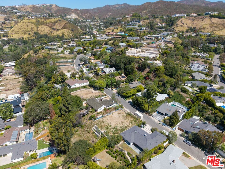 1025 Las Pulgas Rd