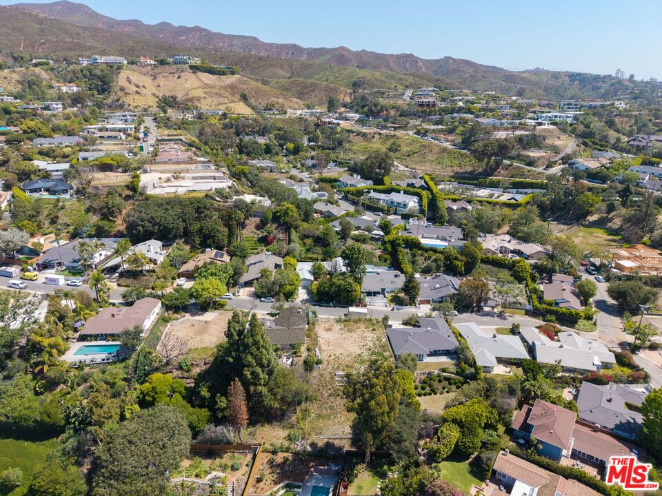 1025 Las Pulgas Rd