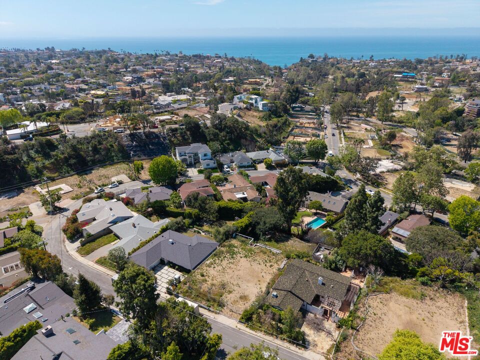 1025 Las Pulgas Rd
