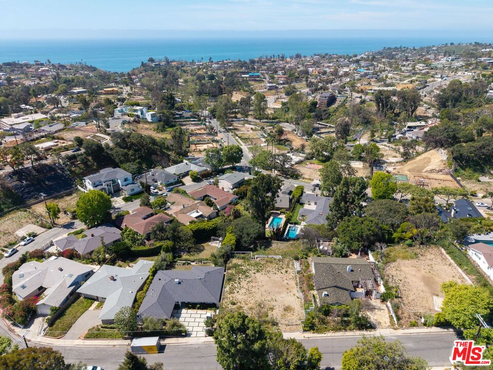 1025 Las Pulgas Rd