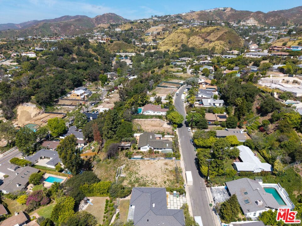 1025 Las Pulgas Rd