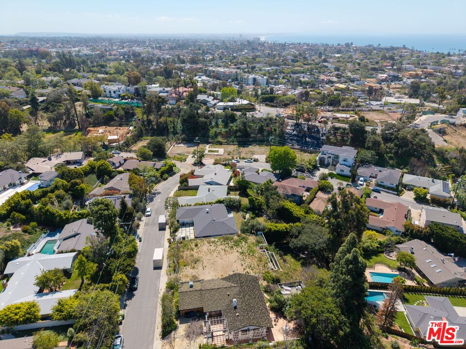 1025 Las Pulgas Rd