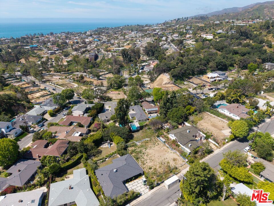 1025 Las Pulgas Rd