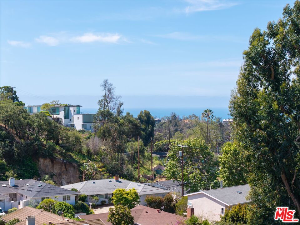 1025 Las Pulgas Rd
