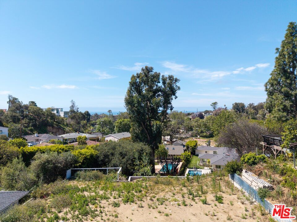 1025 Las Pulgas Rd