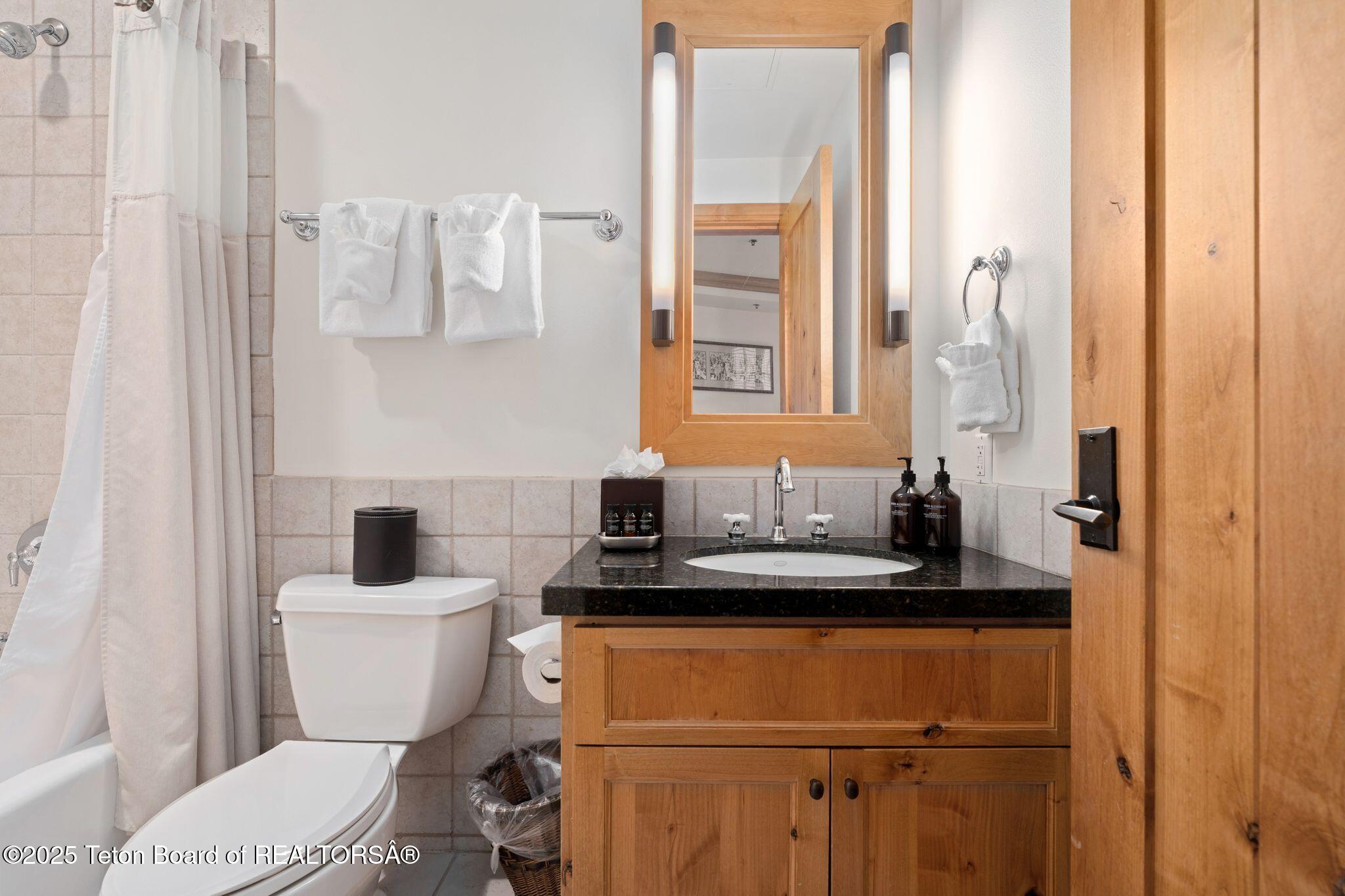 3285 W VILLAGE Drive, 404