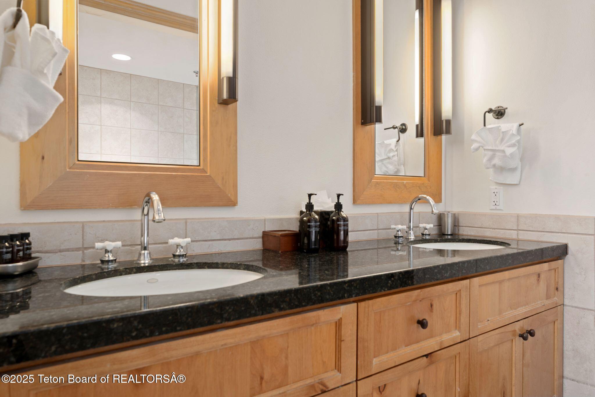 3285 W VILLAGE Drive, 404