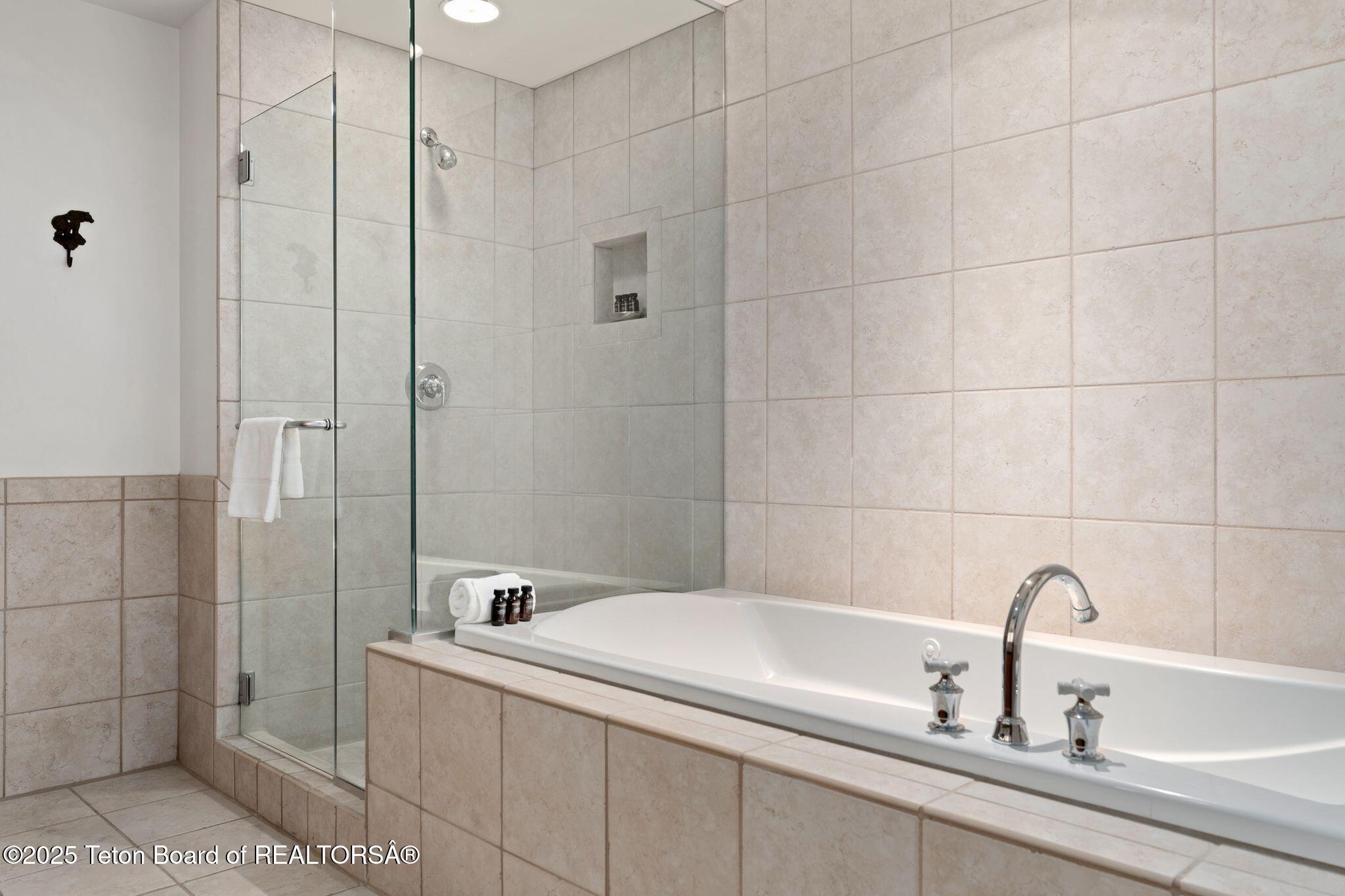 3285 W VILLAGE Drive, 404