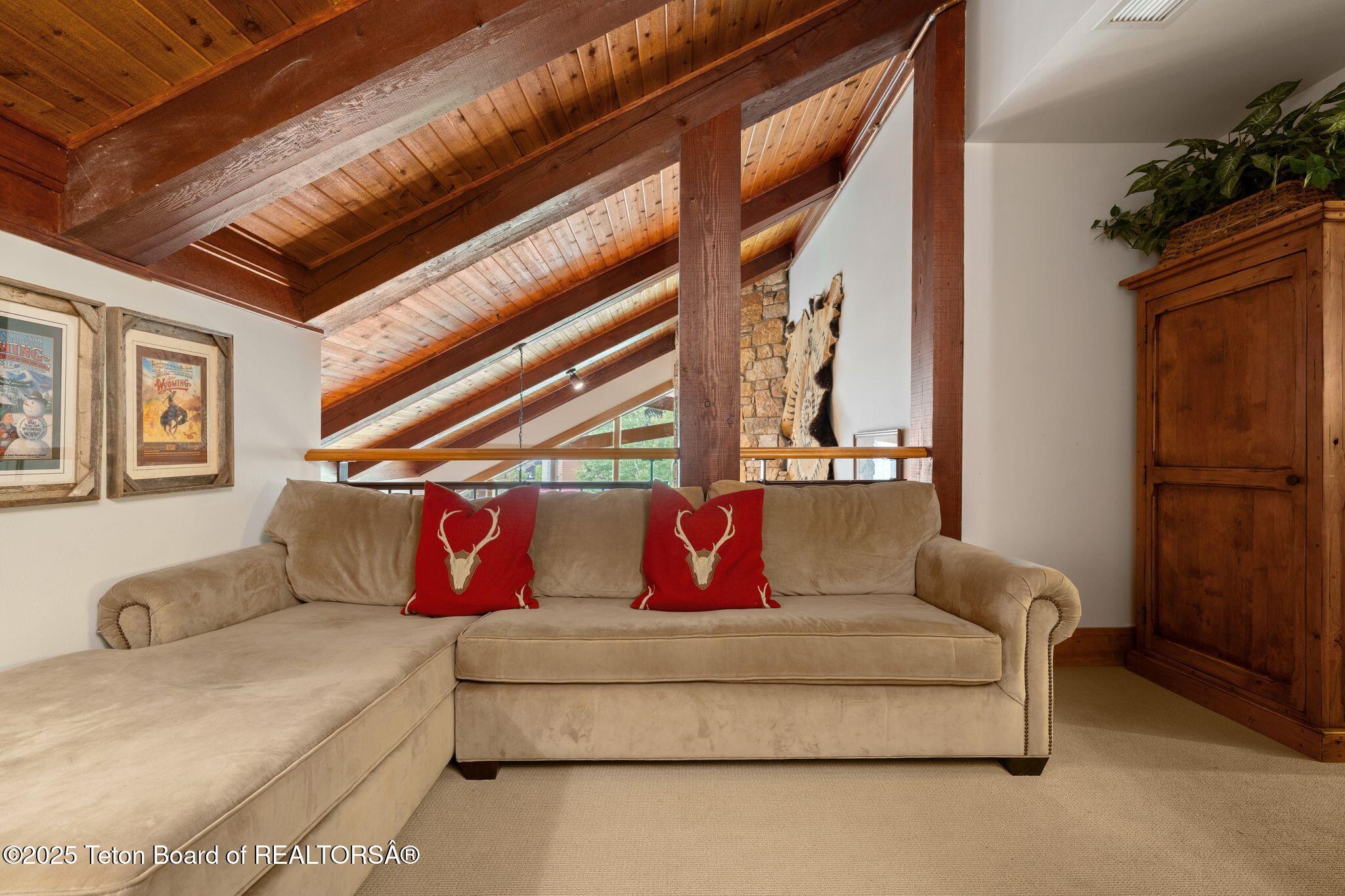 3285 W VILLAGE Drive, 404