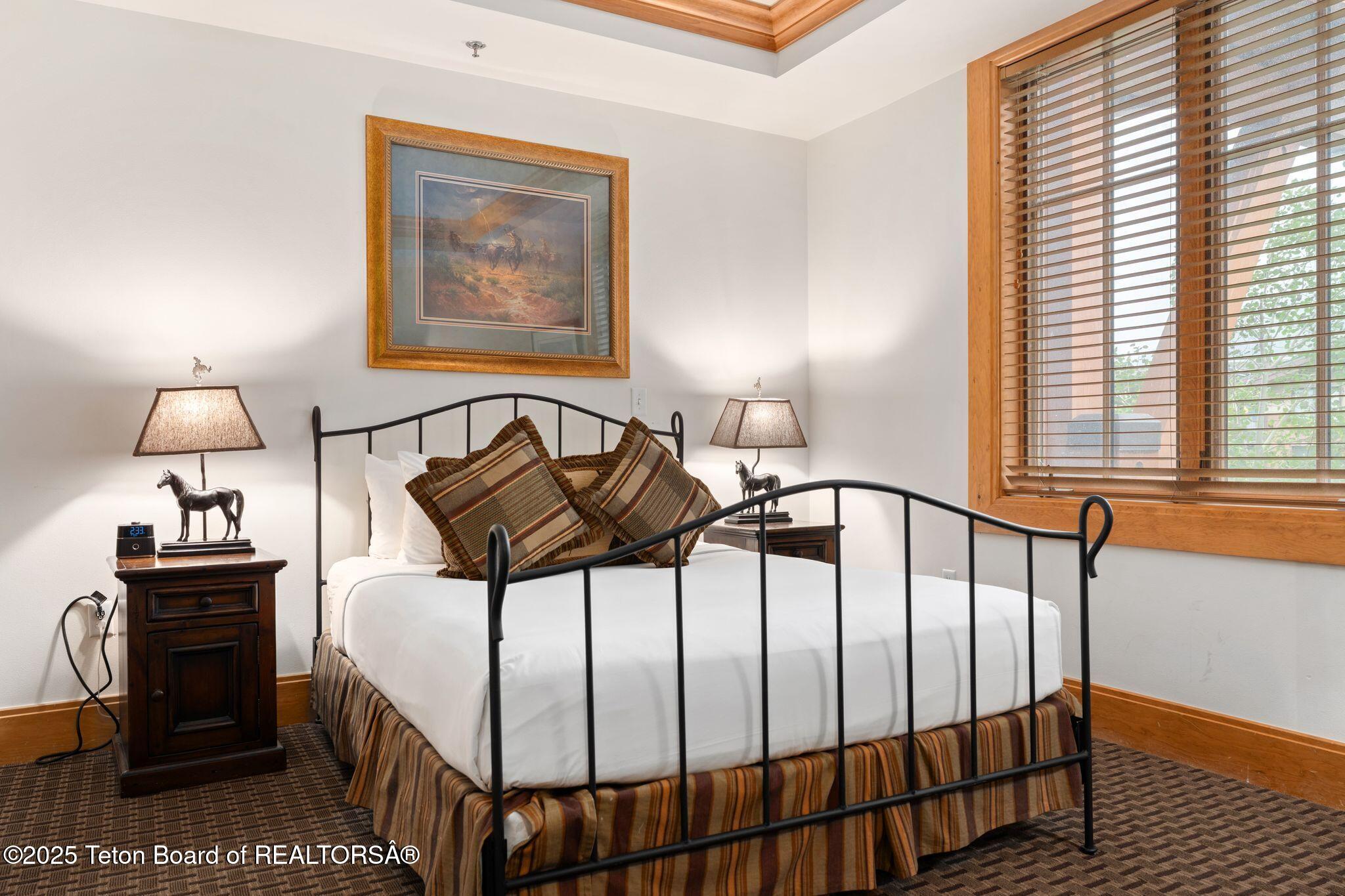 3285 W VILLAGE Drive, 404