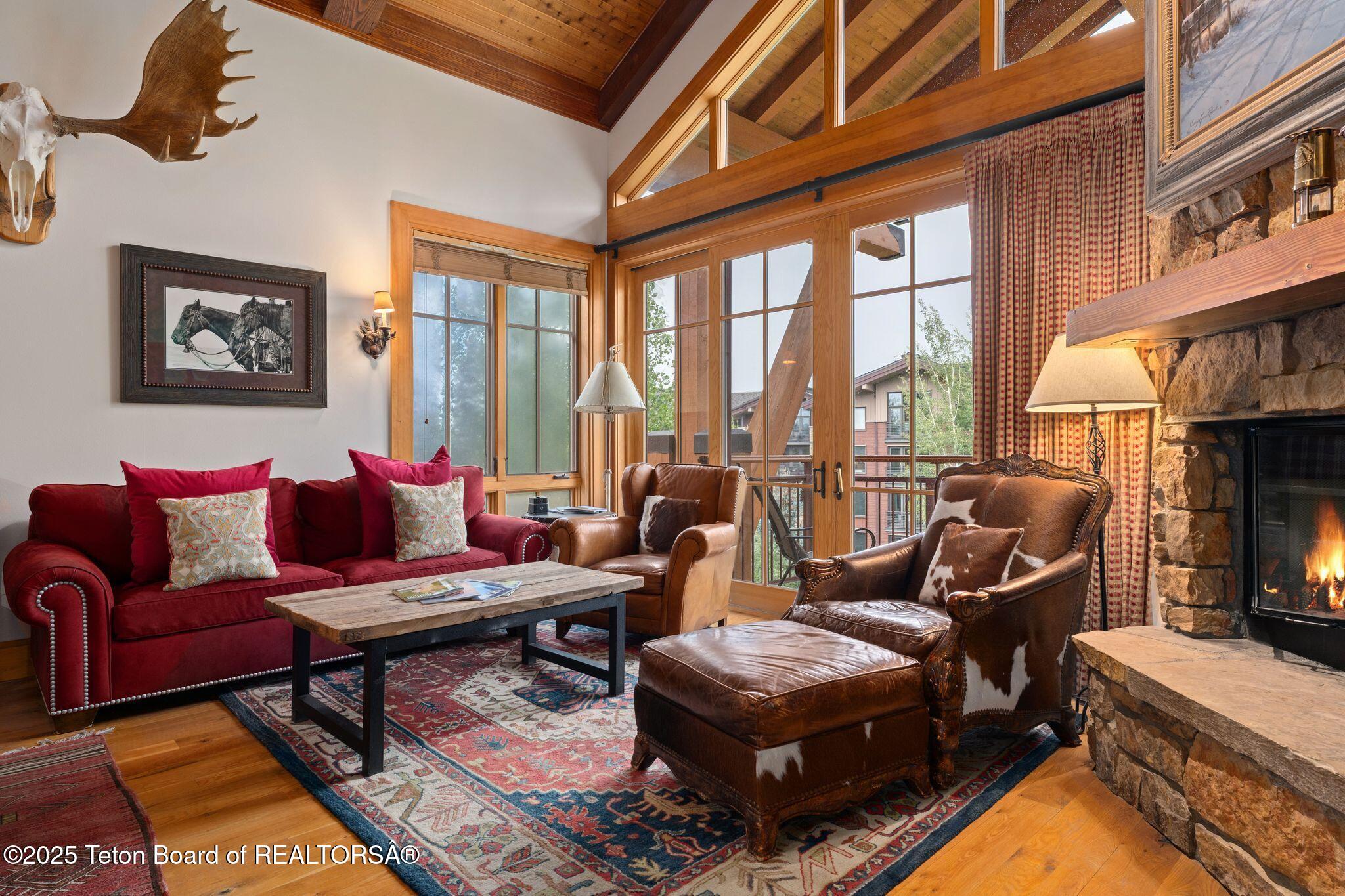 3285 W VILLAGE Drive, 404