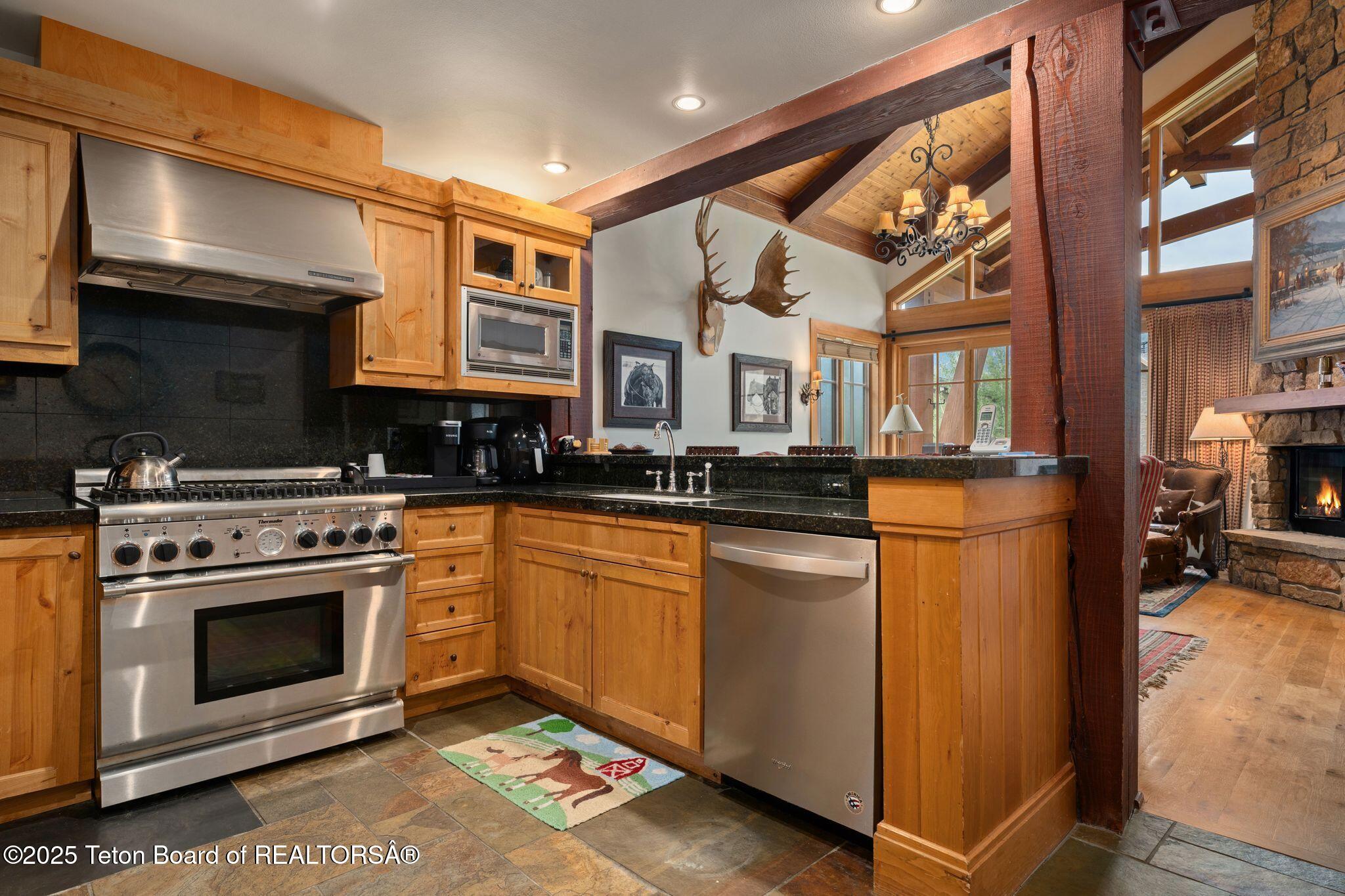 3285 W VILLAGE Drive, 404