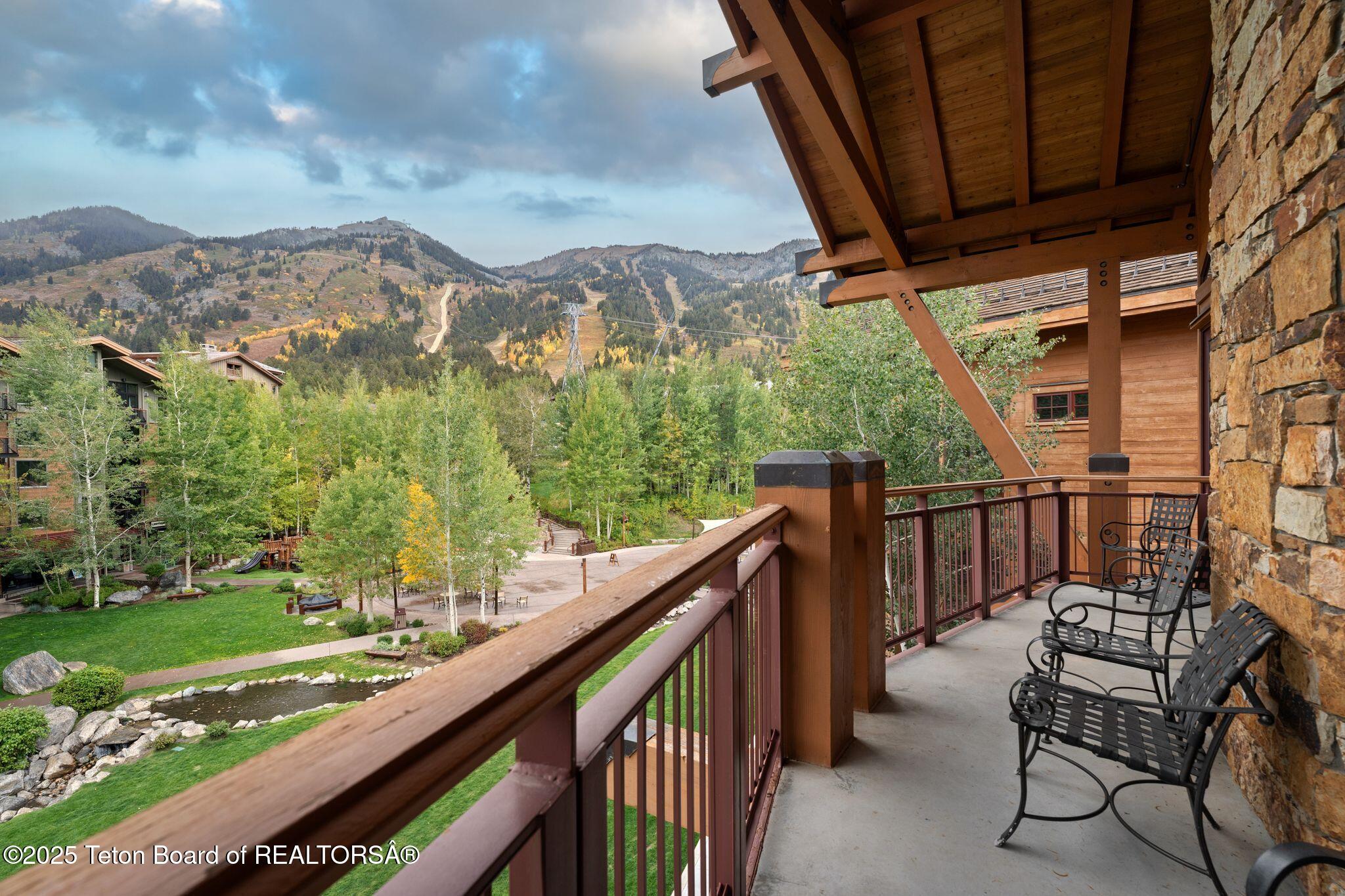 3285 W VILLAGE Drive, 404