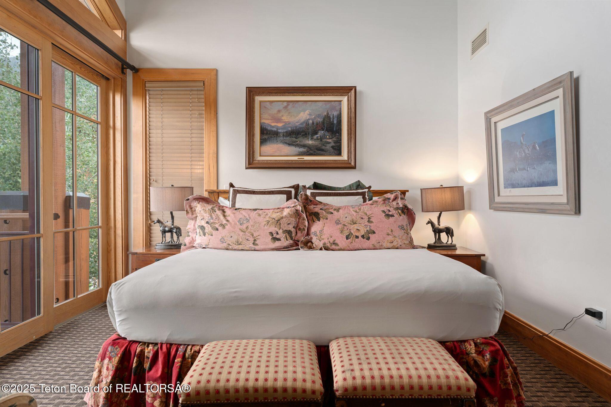 3285 W VILLAGE Drive, 404