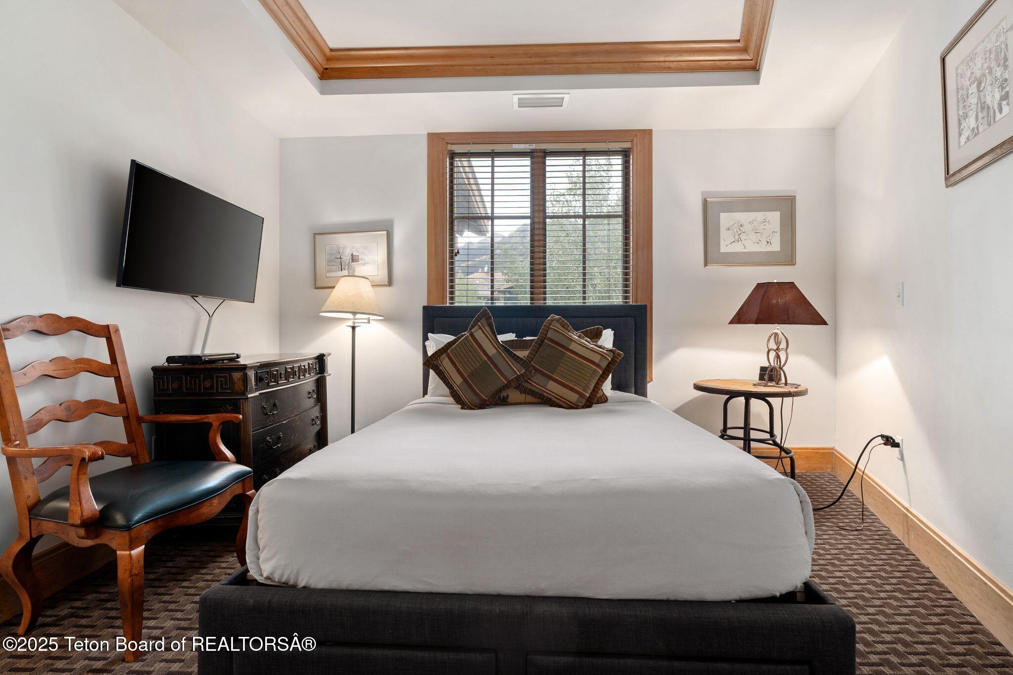 3285 W VILLAGE Drive, 404