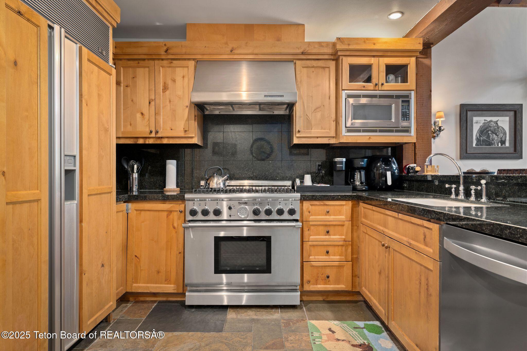 3285 W VILLAGE Drive, 404