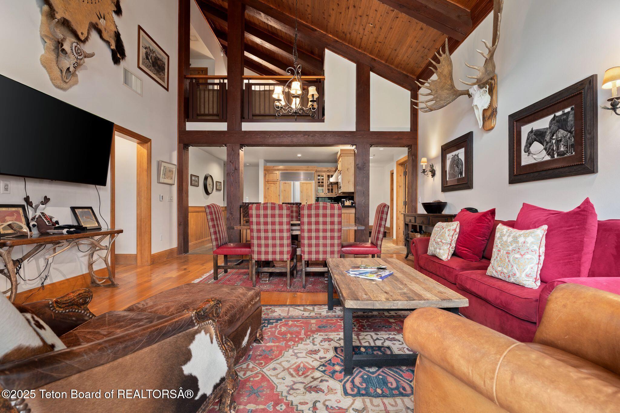3285 W VILLAGE Drive, 404