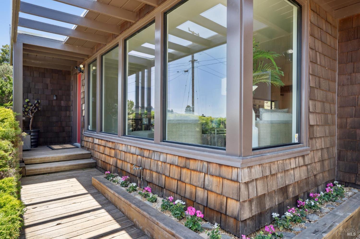 308 E Strawberry Drive