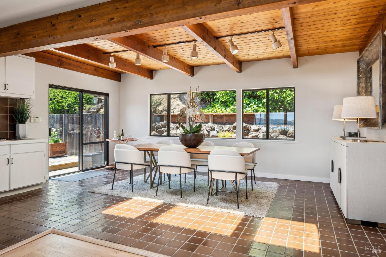 308 E Strawberry Drive