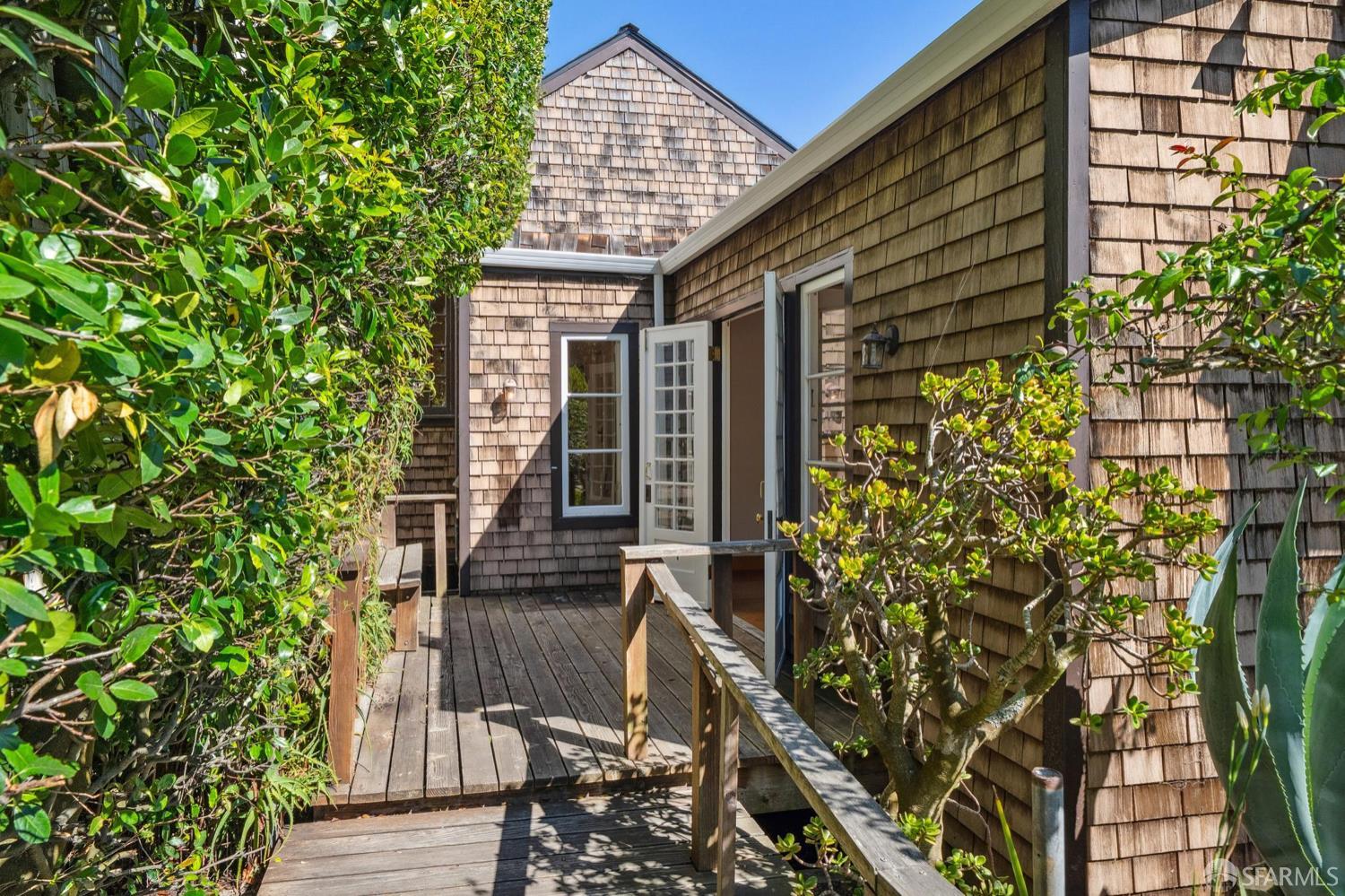 2033 Broderick Street