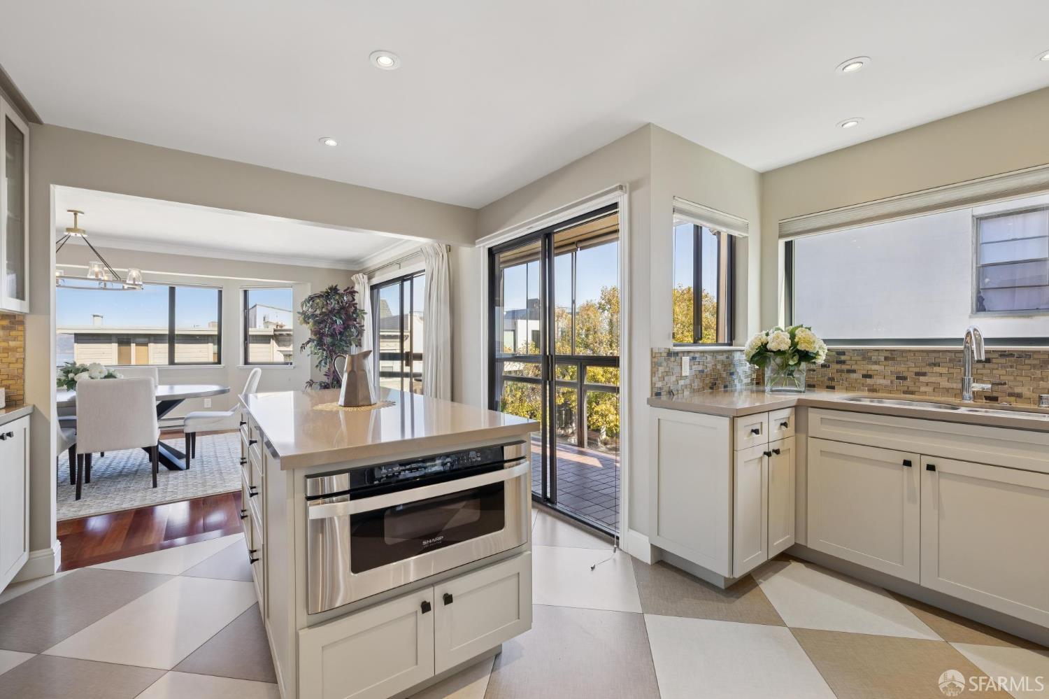 373 Lombard Street # 501