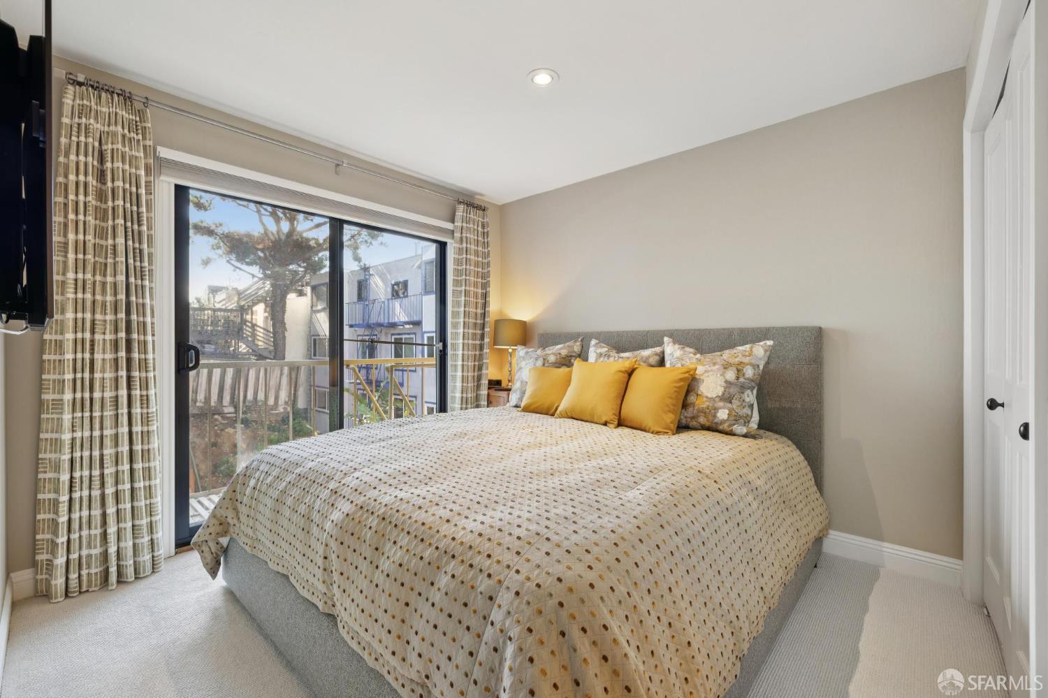 373 Lombard Street # 501