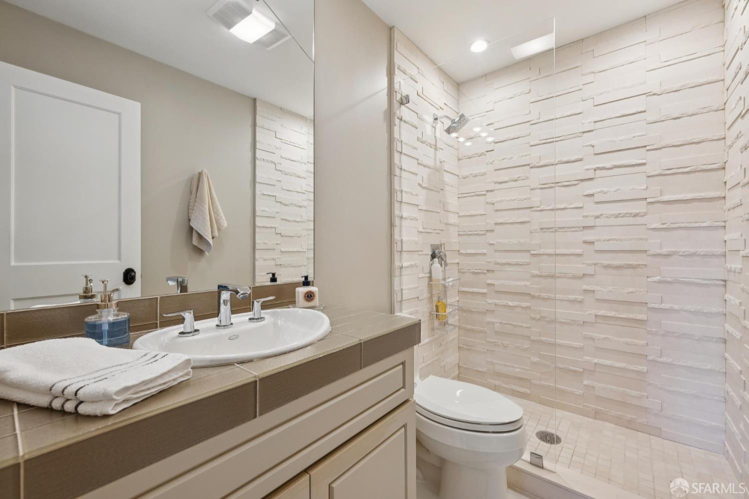 373 Lombard Street # 501