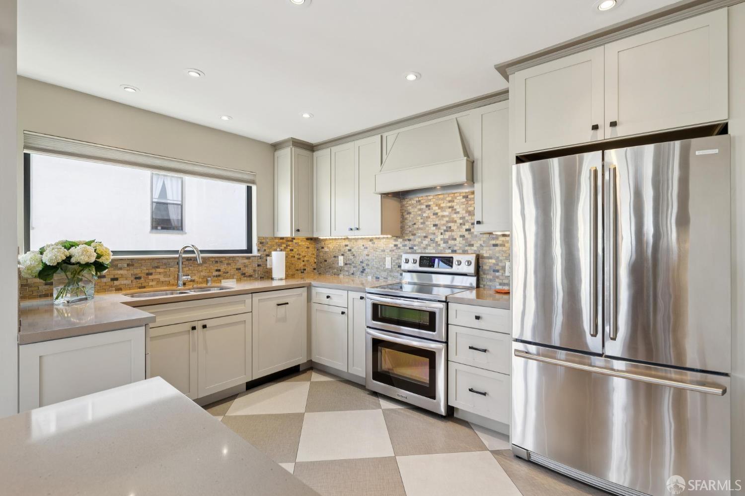 373 Lombard Street # 501