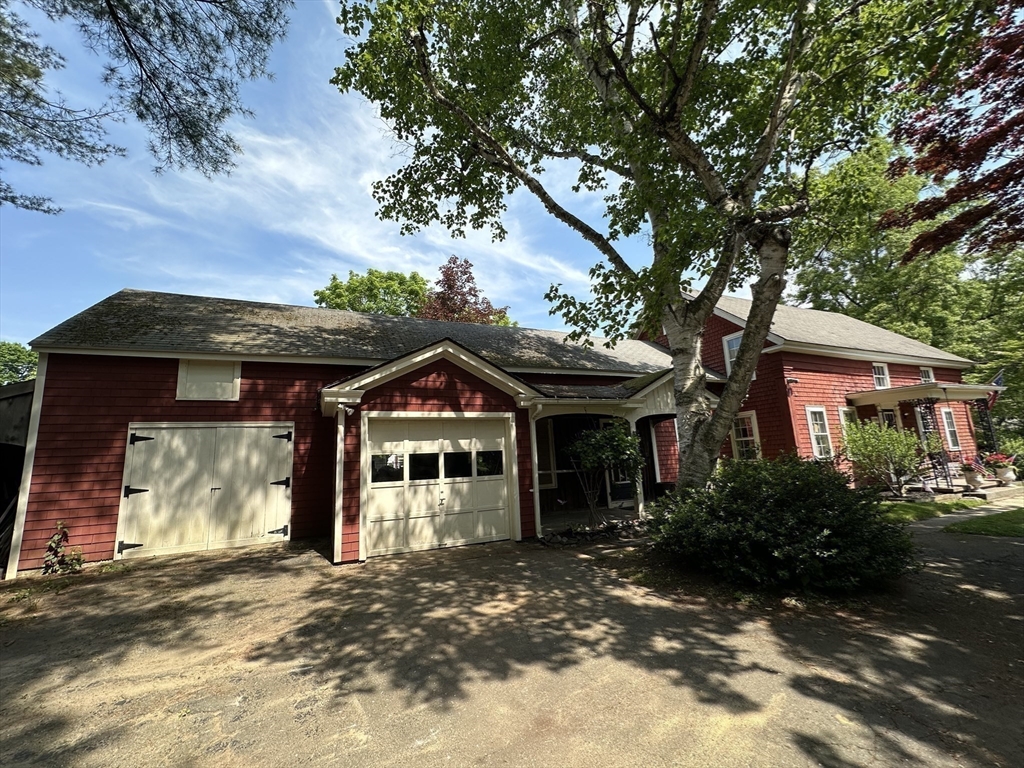 64 Sugarloaf St