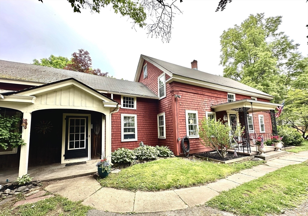 64 Sugarloaf St