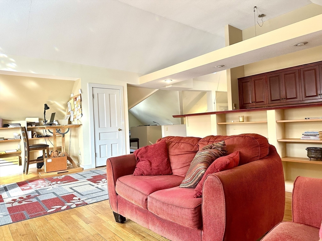 10 North Main Unit: 5 (E)
