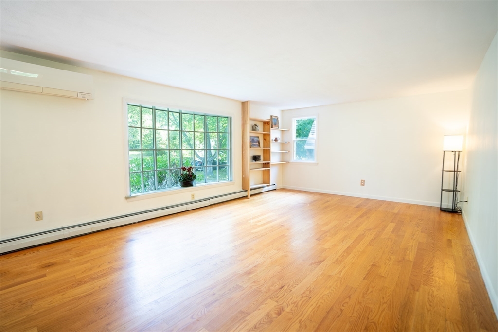23 South Mount Holyoke Dr