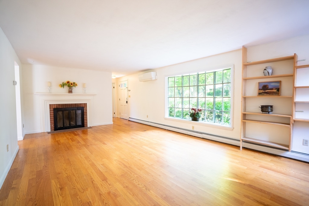 23 South Mount Holyoke Dr