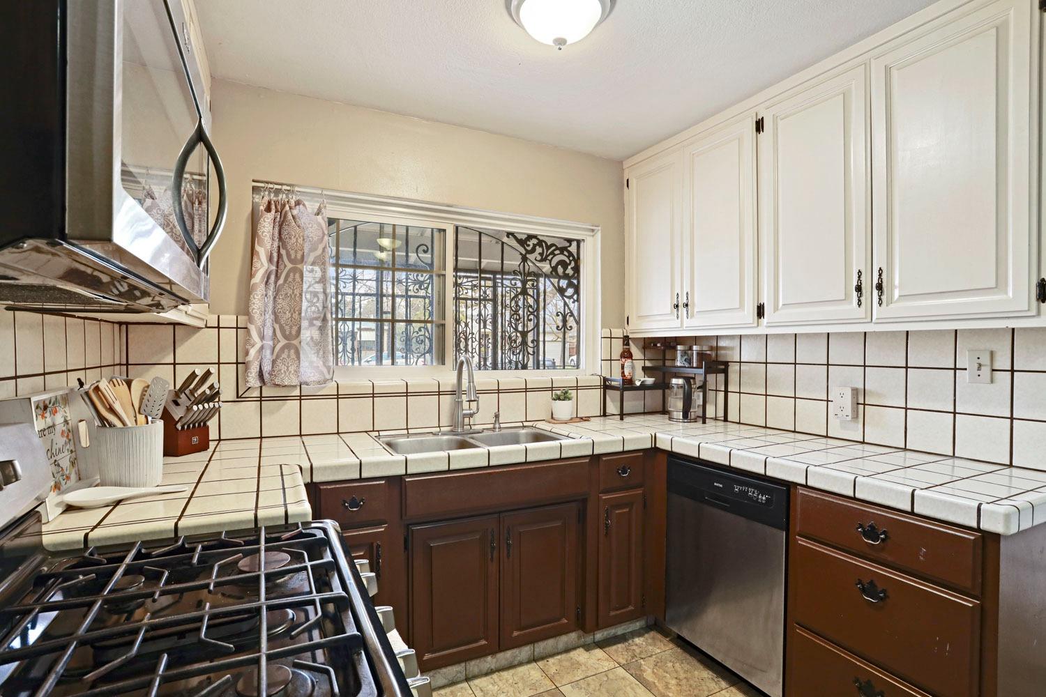 2416 E Taylor Street