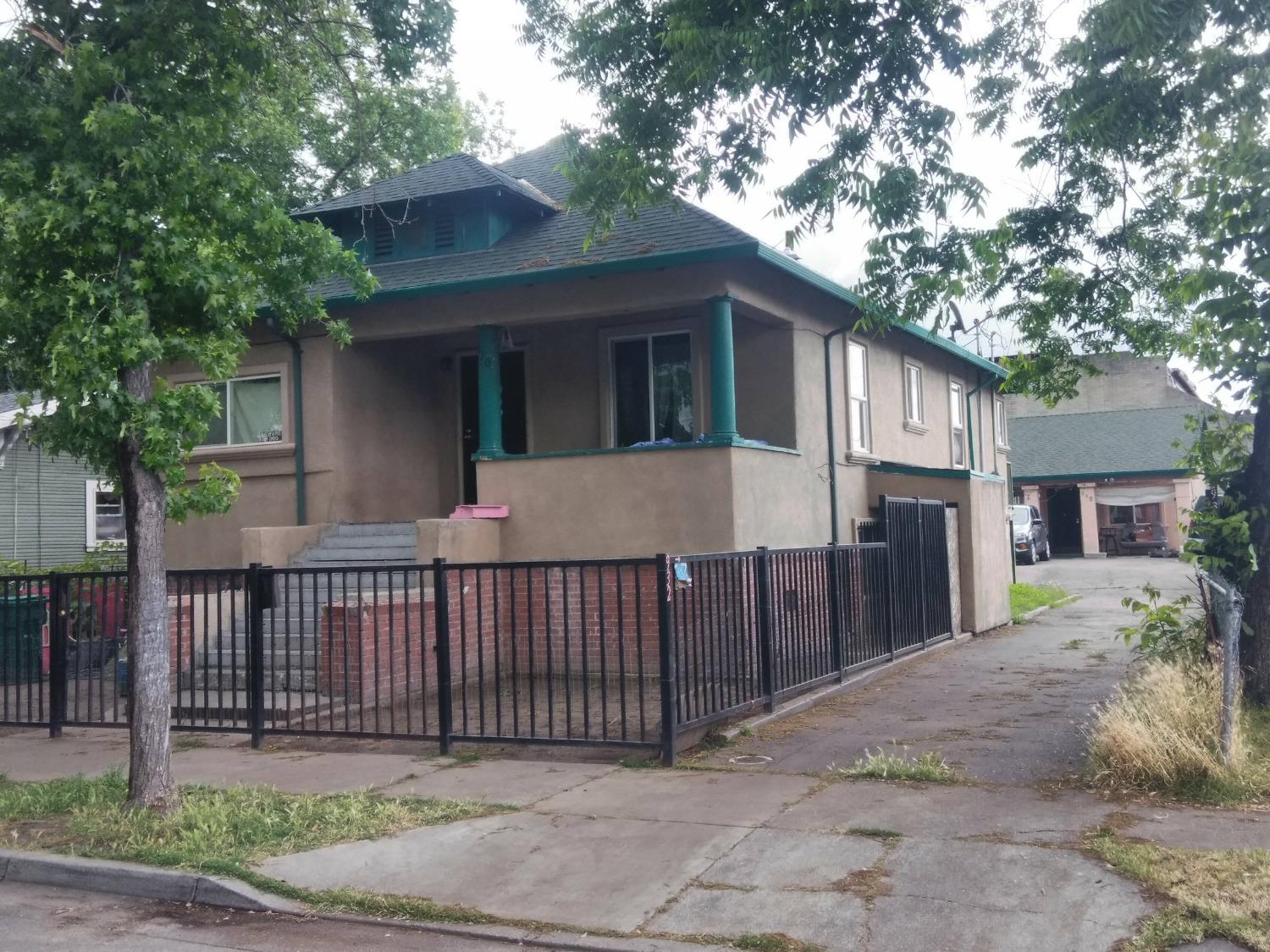 930 N Sierra Nevada Street