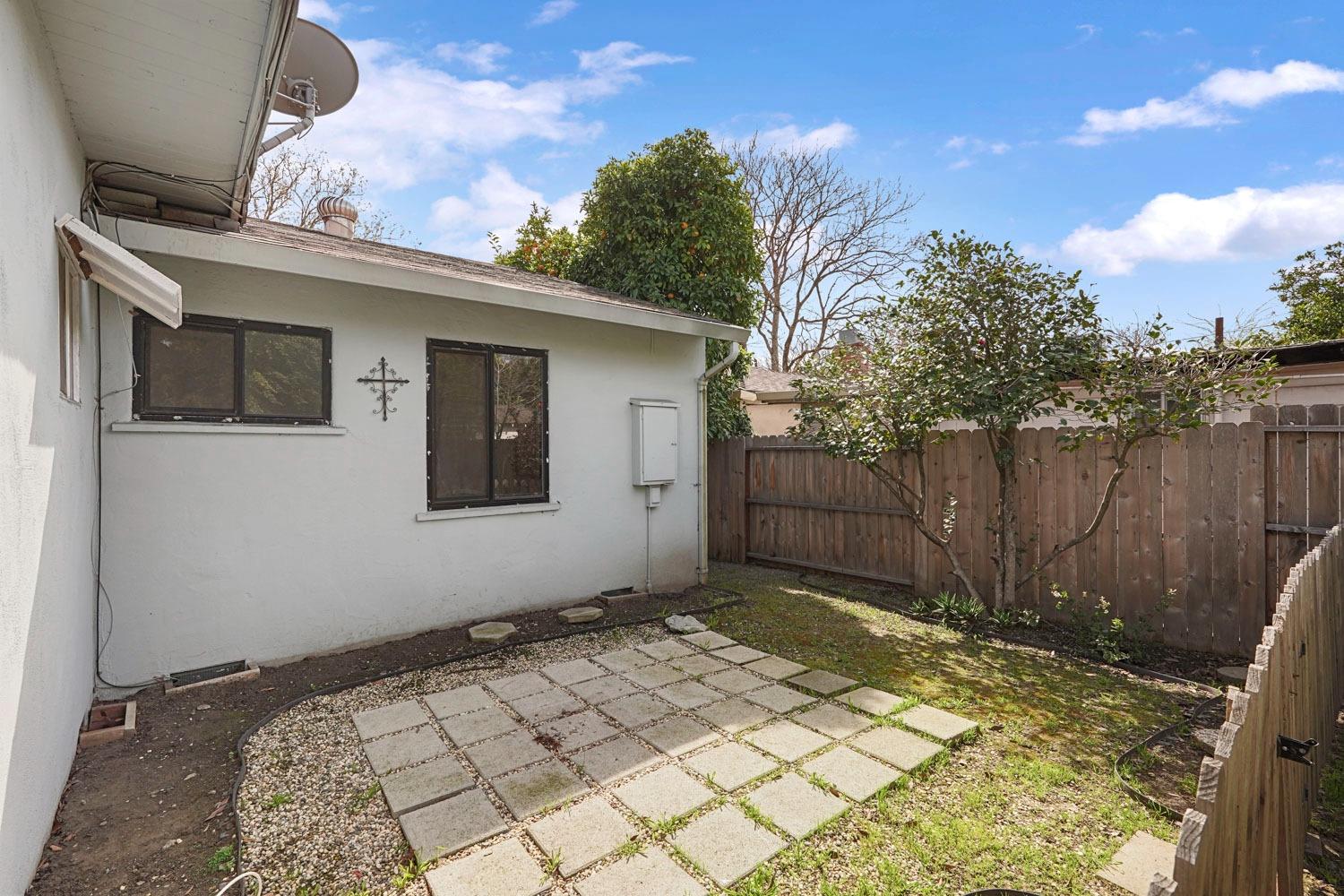 107 W Mayfair Avenue