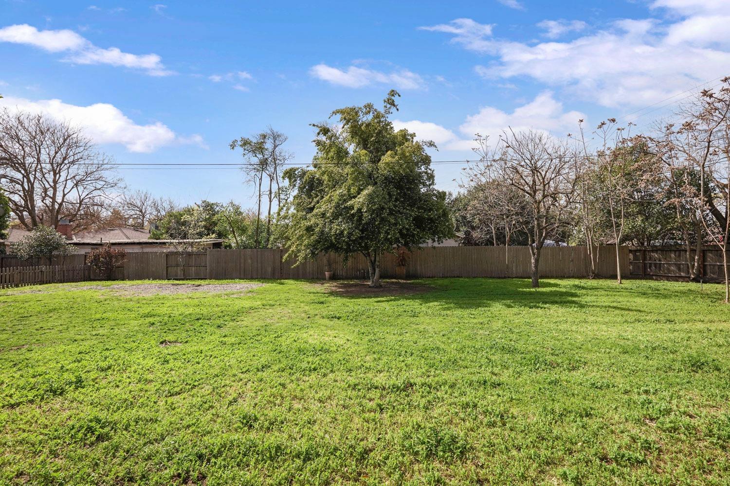 107 W Mayfair Avenue