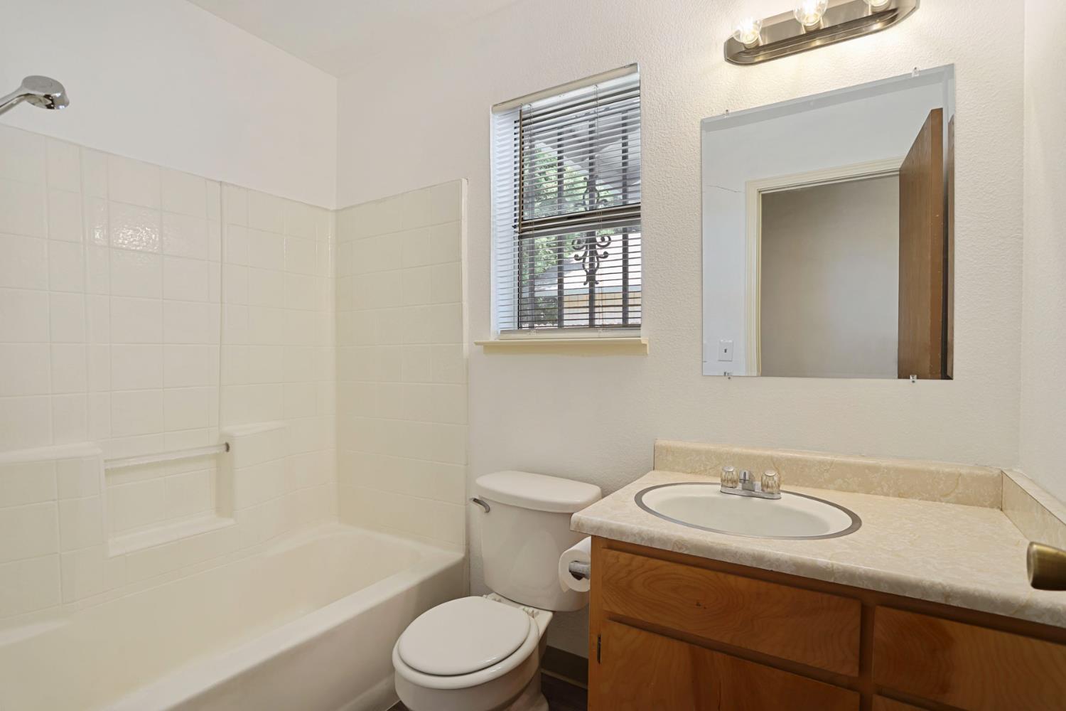 2271 Long Island Drive