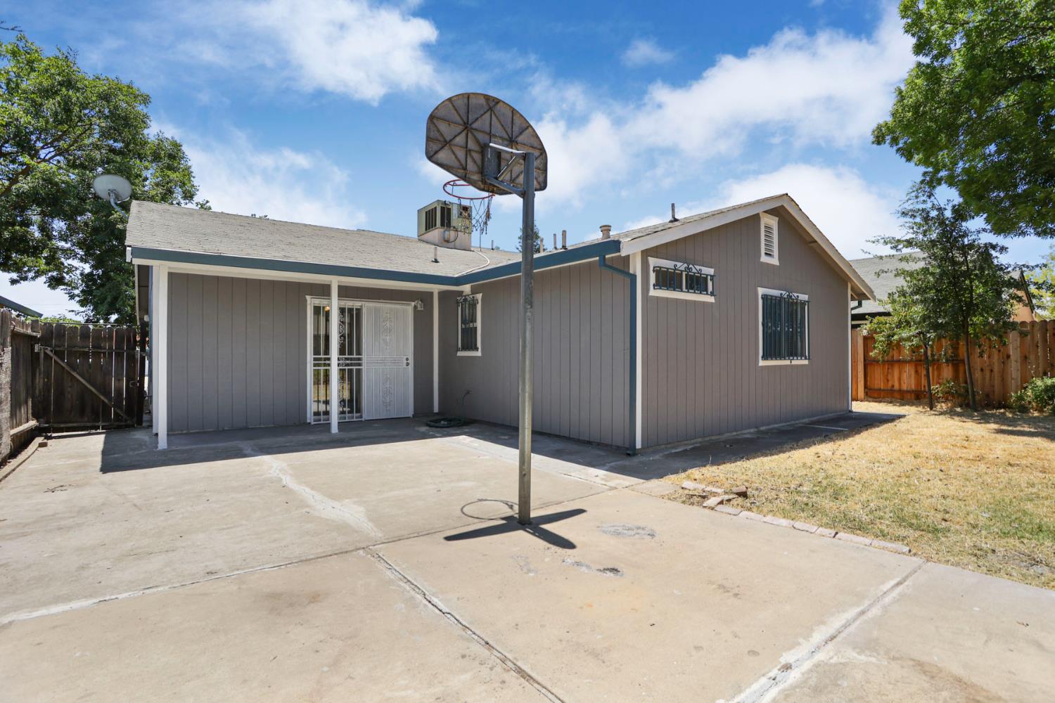 2271 Long Island Drive