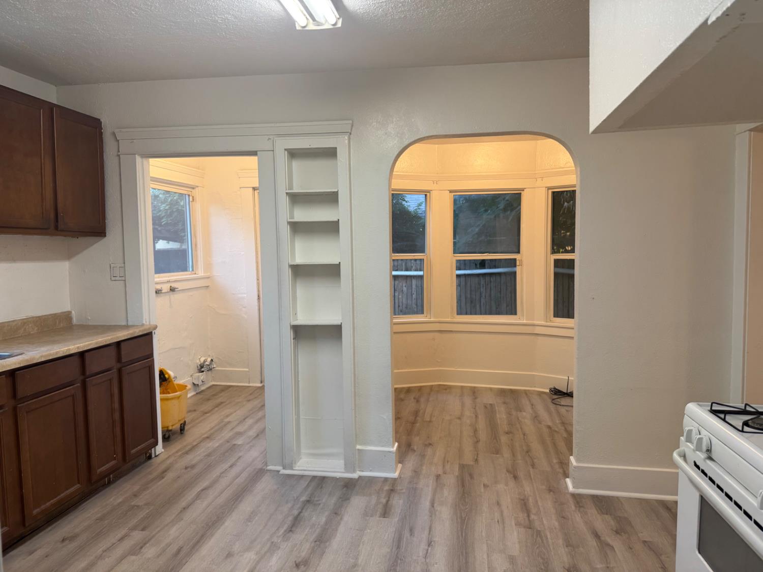 652 S Golden gate