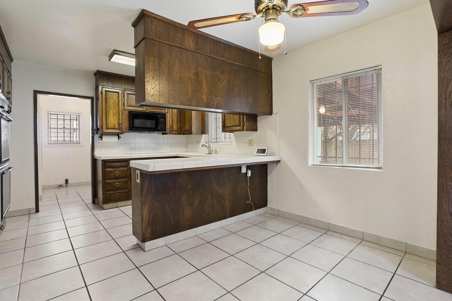 110 W Monterey Avenue