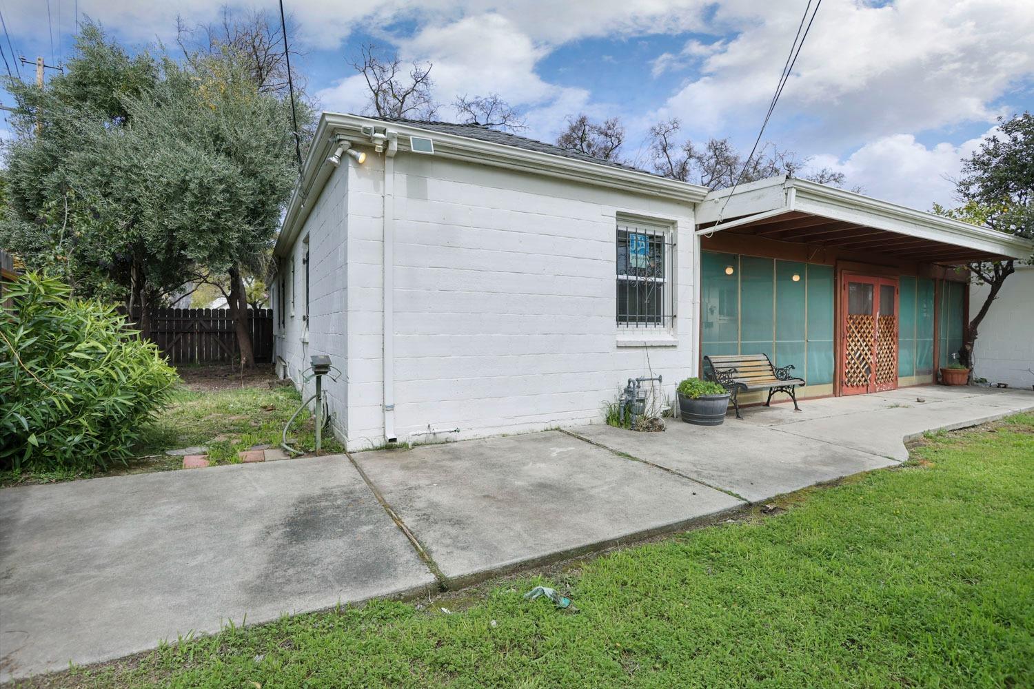 110 W Monterey Avenue