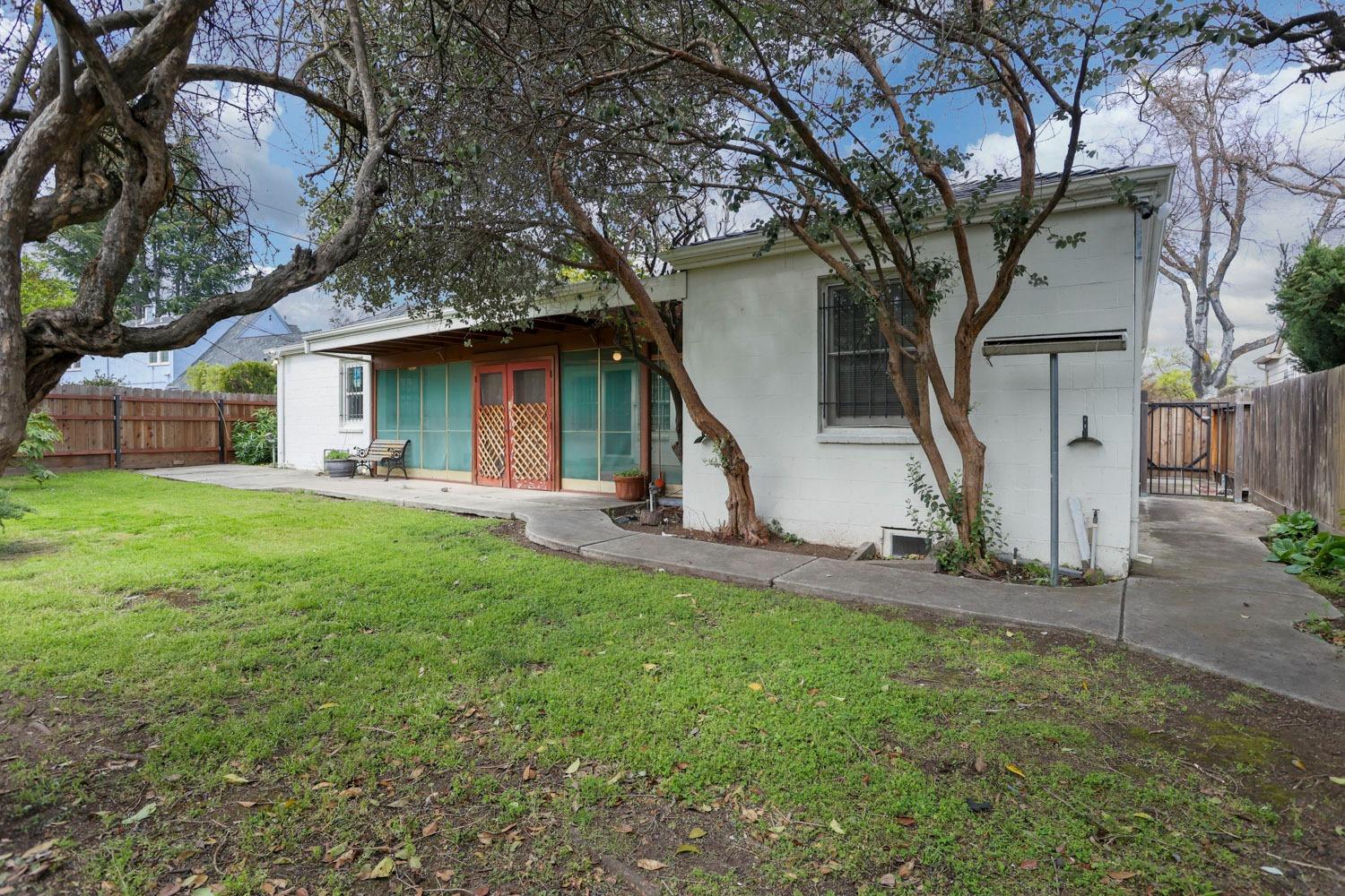 110 W Monterey Avenue