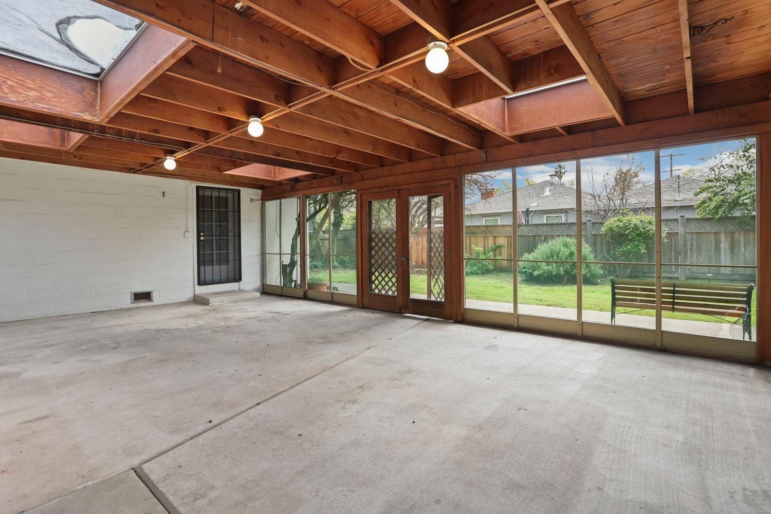 110 W Monterey Avenue