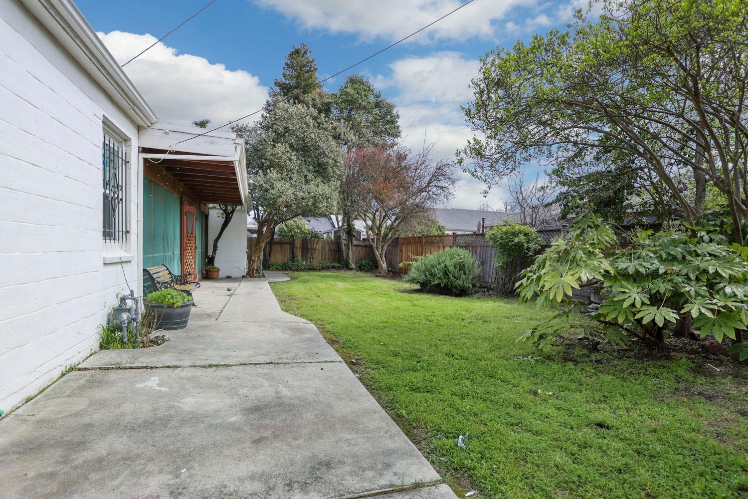 110 W Monterey Avenue