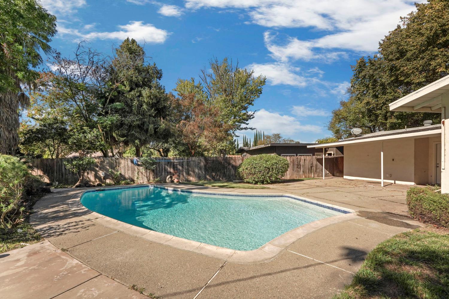 2306 W Swain Road