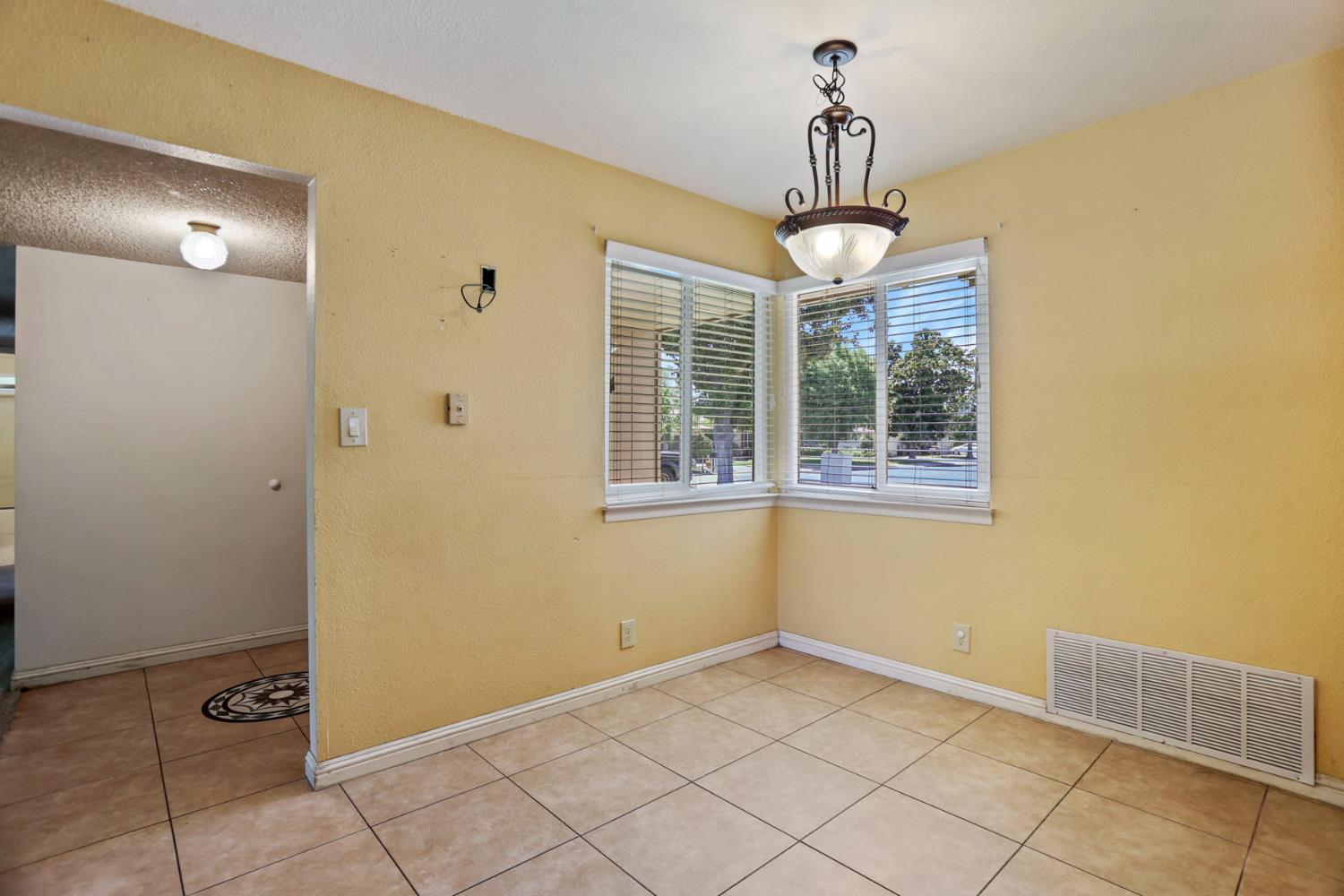 8348 Edgefield Way